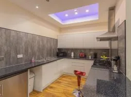 New 3-Bedroom Apartment Close to City Centre