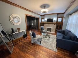 Entire Wauwatosa Home! 6 Guests, hotel in Wauwatosa