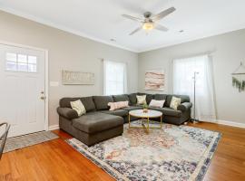 *Lux Modern Townhome * Downtown* King Beds * Duke*, hotel v destinaci Durham