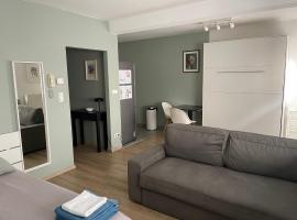 Studio close from train station and shops