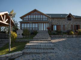 Luxury Villa Saint Nikolas, alquiler vacacional en Voskopojë
