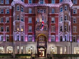 Radisson Blu Kenilworth Hotel, London، فندق في فيتزروفيا، لندن