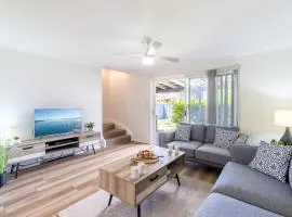 2 10 Catalina Close Walk to Shoal Bay Beach
