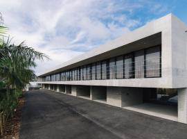 Bosco Yomitan Resort Condminium, hotel with hot tubs in Yomitan