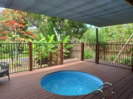 Tropical Retreat on Magnetic Island, place to stay in Picnic Bay