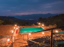 Lifeline Villas - Backwater view Breeze Valley View Villa with Infinity Pool And Dam View、マハバレシュワールのホテル