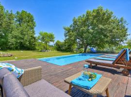 Pool Villa Abbazia Seaview - Happy Rentals, hotel met jacuzzi's in Ičići