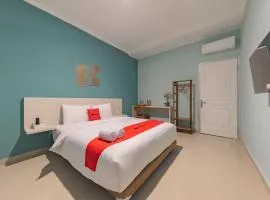 RedDoorz Plus near Surapati Core