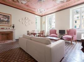"Marina Apartment" Historic, Restored, Beachfront, 2nd floor, 2 Aircondo BDR, 2BHT, rare Private Garage 300 mt far, 200 mt from train, Hotel in Vernazza