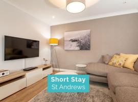 Abbey Villa Central Boutique House with Parking, hotel in St Andrews