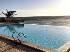 Villa GÊMEO vue mer, piscine accès privé plage, hôtel à Calheta Do Maio