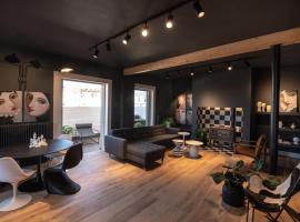 City's Best-Kept Secret, Eclectic & Luxe Getaway, hotel v destinaci Kalamata