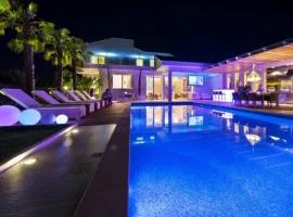 Villa Petra, Luxury Villa & Private Yacht Experience near Zrće Beach, Pag