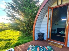 Delightful Camping Pod in Snowdonia, North Wales., tiny house sa Derwen