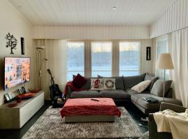 Riverside Home for families - beautiful house near Santa Claus Village, hotel near Rovaniemi Airport - RVN, 
