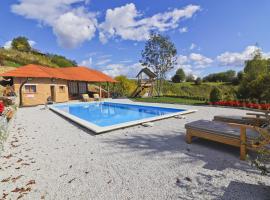 Holiday Home Grga-Three Bedroom House with Swimming Pool, hotel din Gornja Voća