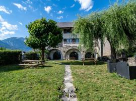 Les 3 Arches, hotel u gradu Saint-André-dʼEmbrun