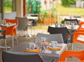 Logis Hotel Restaurant de La Madeleine, hotel v destinaci Commercy