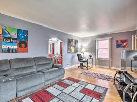 Chicago Home with Spacious Yard 14 Mi to Dtwn, Hotel mit Parkplatz in Chicago