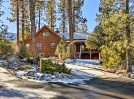Pine Mountain Club Log Home with Deck and Grill!, casa a Pine Mountain Club