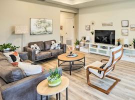 Sleek Fort Worth Home with Covered Patio!, pet-friendly hotel sa Fort Worth