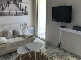 Charming Studio With Terrace And 180 Sea View