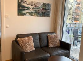 Modern apartment with balcony near city center, khách sạn gần Leopoldau Metro Stop, Wien