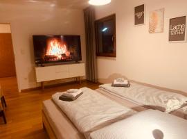 FELIX LIVING 4, modern & cozy 2 Zimmer Wohnung, Balkon, Parkplatz, cheap hotel in Salzweg