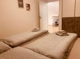 FELIX LIVING 3, modern & cozy 2 Zimmer Wohnung, Netflix, Parkplatz