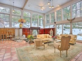 Spacious Hawley Villa 1 Mi to Lake Wallenpaupack ค็อทเทจในHawley