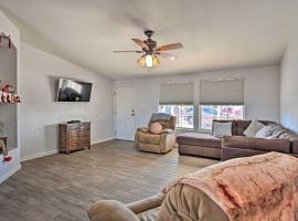 Yuma Vacation Rental with Yard and Grills!, Hotel in Fortuna