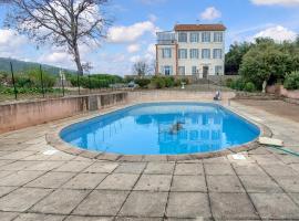 Awesome Apartment In Fox Amphoux With Outdoor Swimming Pool, 2 Bedrooms And Wifi, hotel with pools in Fox-Amphoux