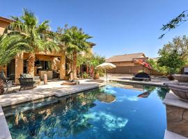 Family Oasis with Pool, 2 Mi to Downtown Chandler!, hotell i Chandler