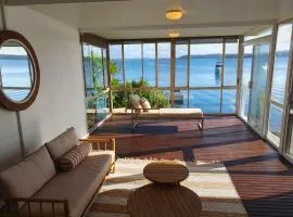Kabine Waterfront Lakehouse in Sunshine