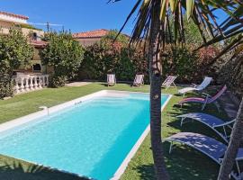 Magnifique villa avec piscine en bord de Mer, hotel en Lucciana