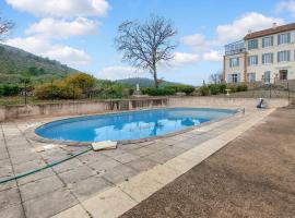 Nice Apartment In Fox Amphoux With Outdoor Swimming Pool, 1 Bedrooms And Wifi, hotel with pools in Fox-Amphoux