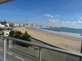 Appartement T2 face plage avec balcon, cuisine équipée et TV - FR-1-92-908