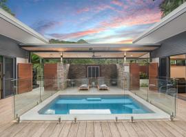 Villa Thirty One - Balinese inspired Escape, cottage in Cairns