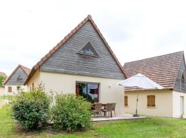 Charming holiday home in Lacapelle-Marival with terrace, vakantiehuis in Lacapelle-Marival