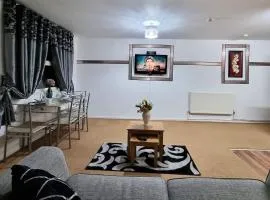 *F1*5GH* Setup for your most relaxed & amazing stay + Free Parking + Free Fast WiFi *