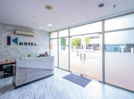 K Hotel 12, hotel di Singapore