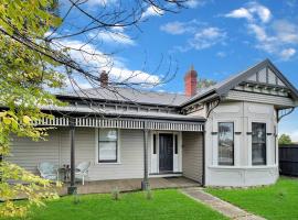 The Old Headmasters House, hotel a St Helens