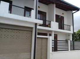 Full 5BR House For Rent Colombo, hotel di Piliyandala