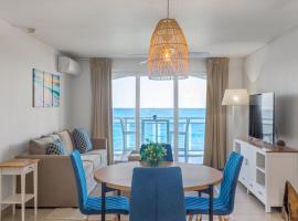 Sunset Beach Suite 2BR Lux Condo next to The Morgan Resort, hotel para famílias em Maho Reef