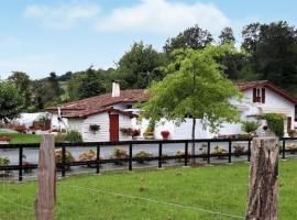 Gorgeous Apartment In Saint-pe-sur-nivelle With House A Panoramic View, hótel í Saint-Pée-sur-Nivelle