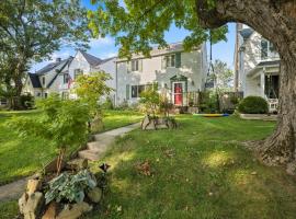 Charming 3 Bedroom House in a Quiet Neighborhood, family hotel in Columbus