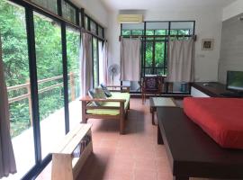 Gaze Studio: Modern Spacious Jungle Stay, apartment in Pantai Cenang