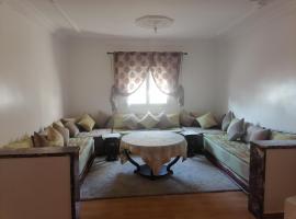 Huge Cozy Apartment, hotel in Larache