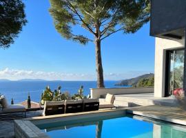 Magnifique Villa Neuve Vue Mer, maison de vacances à Cavalaire-sur-Mer