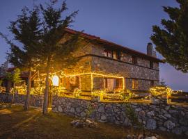 E L chalet. A cosy mountain retreat., cabin in Palaios Agios Athanasios